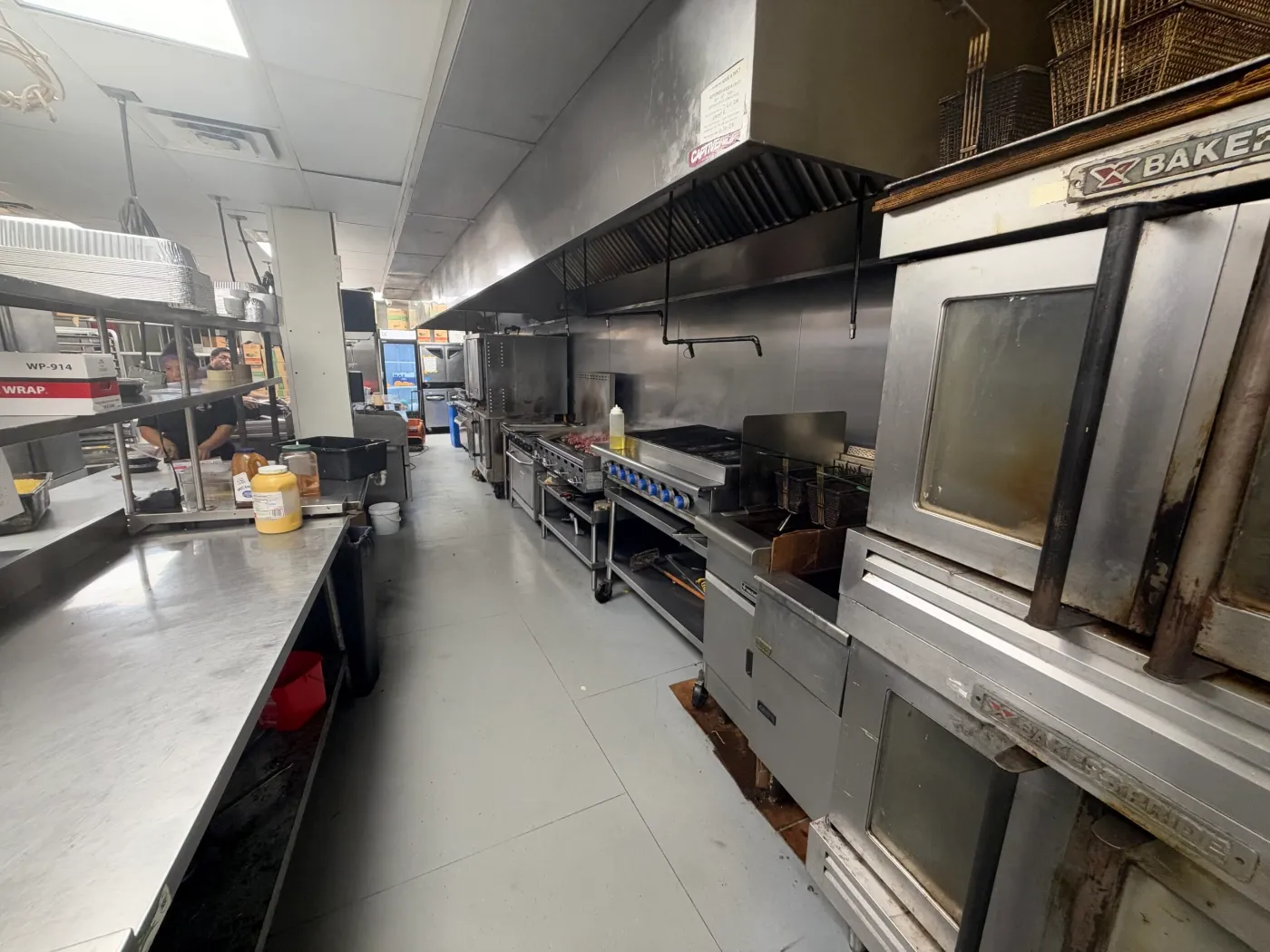 1002 E Newport Center Dr — interior, photograph 1