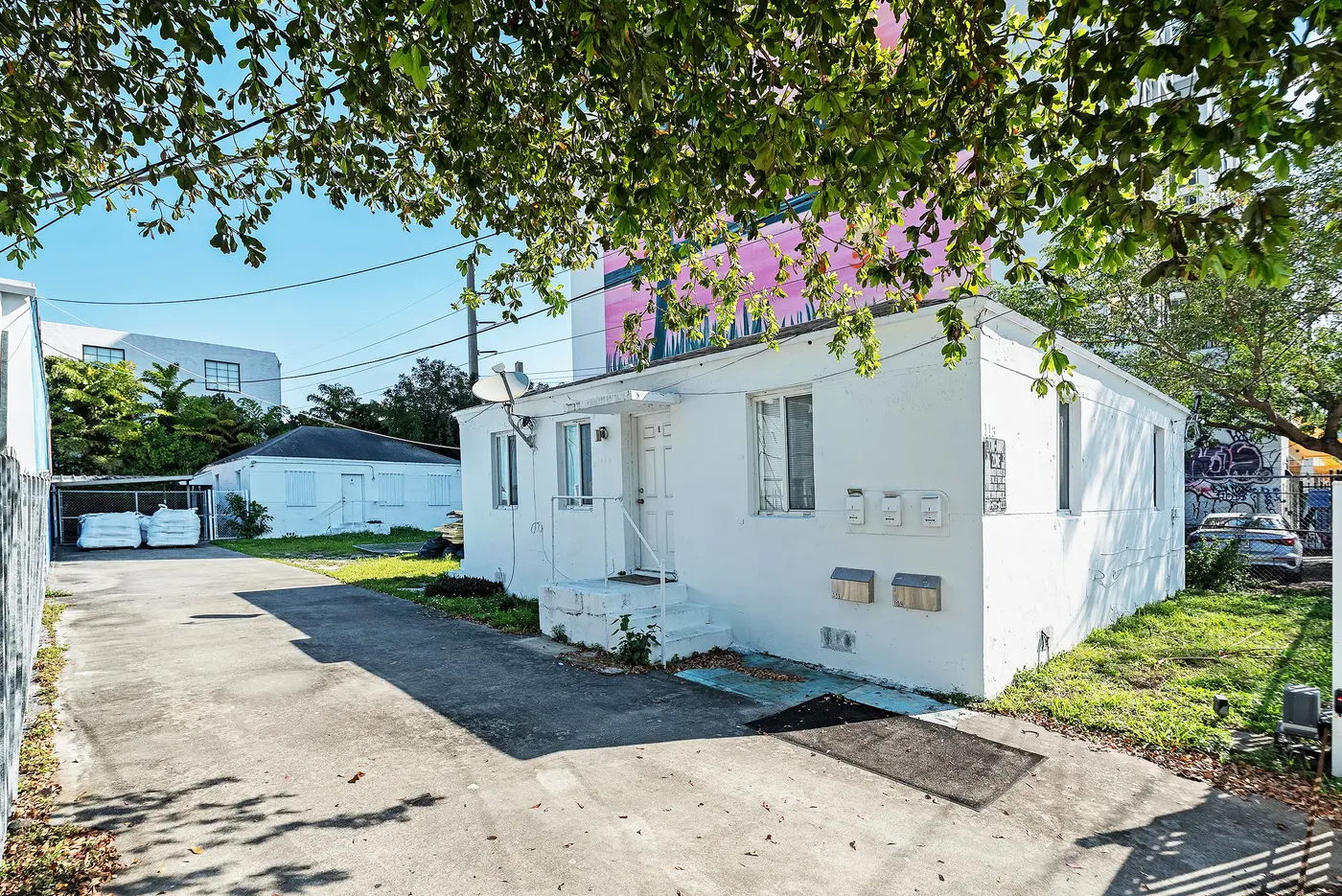 113-119 NW 24 St — photograph 2