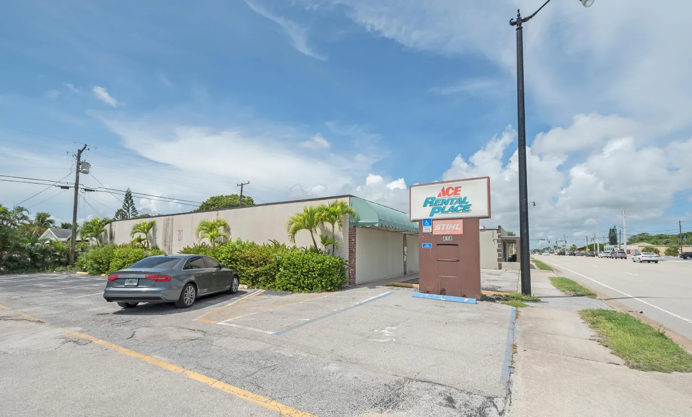 1212 & 414 W Lantana Rd — photograph 2