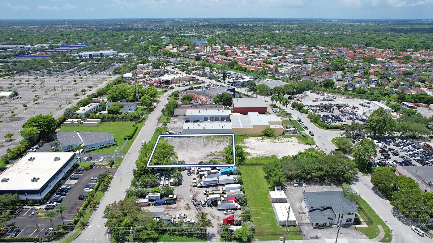 13700 SW 145 Ct — photograph 2