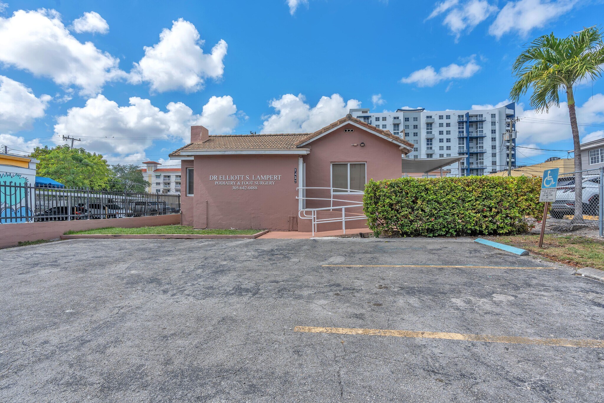 1437 SW 1st St — photograph 3