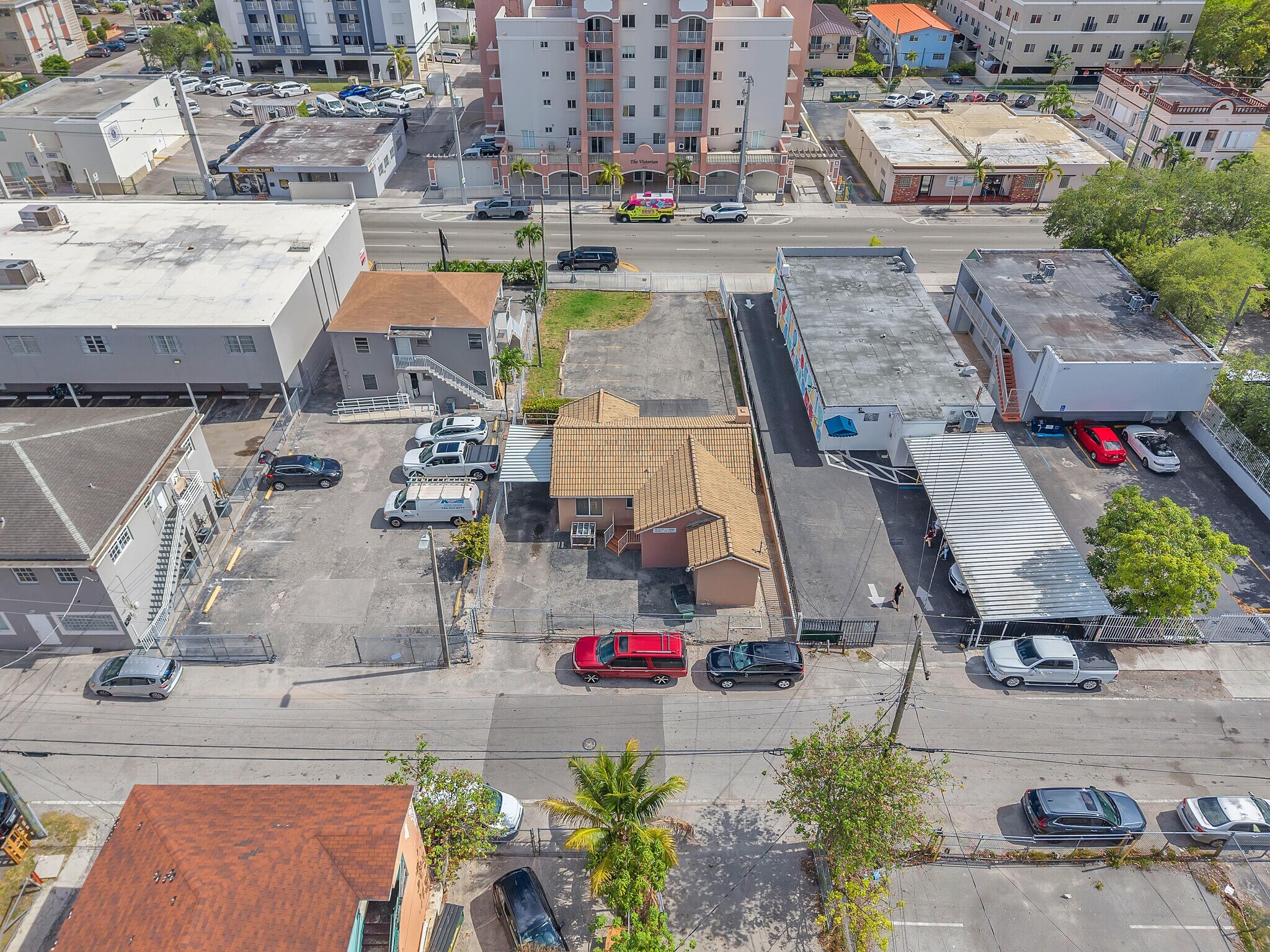 1437 SW 1st St — photograph 5