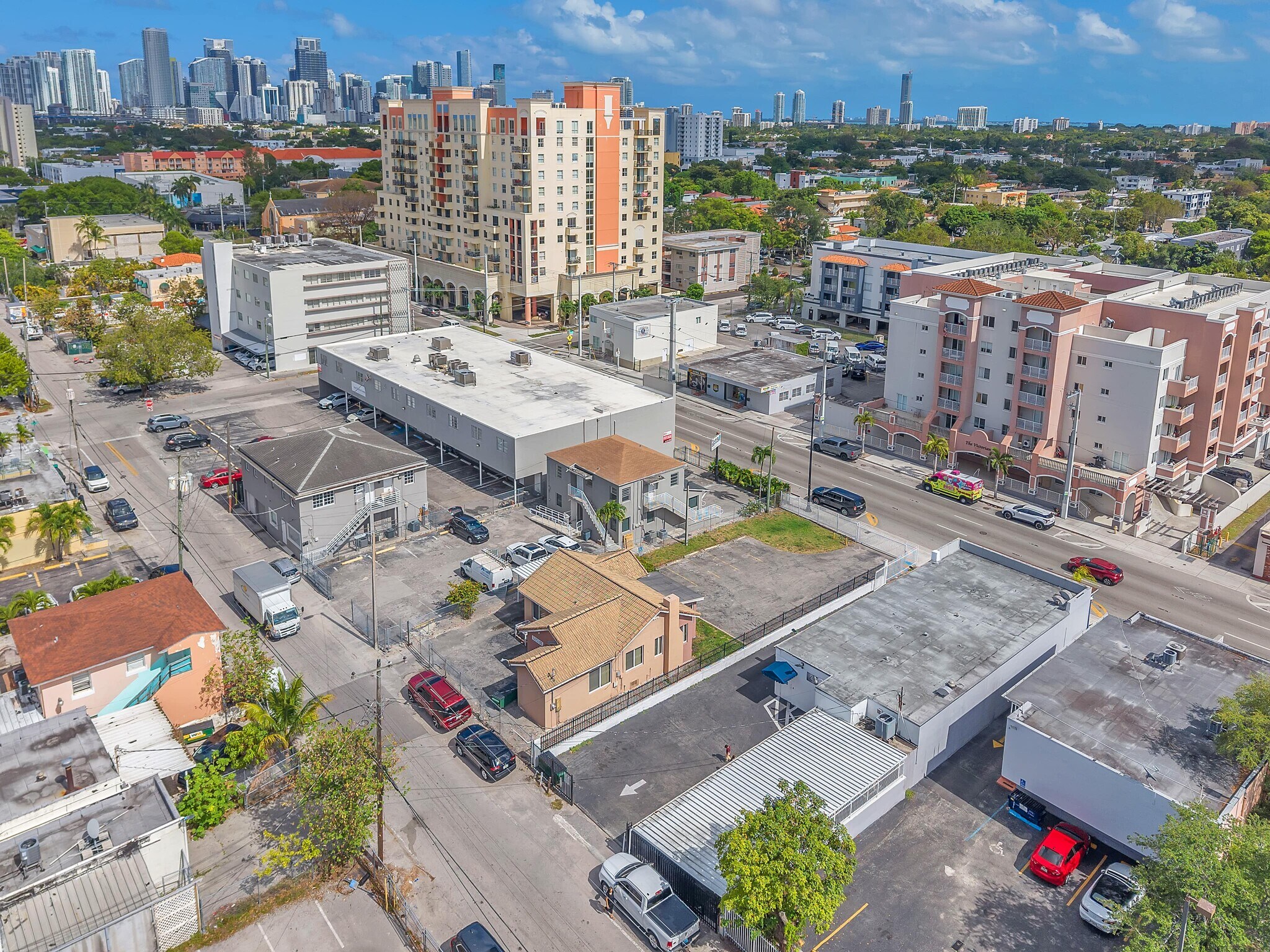 1437 SW 1st St — photograph 6