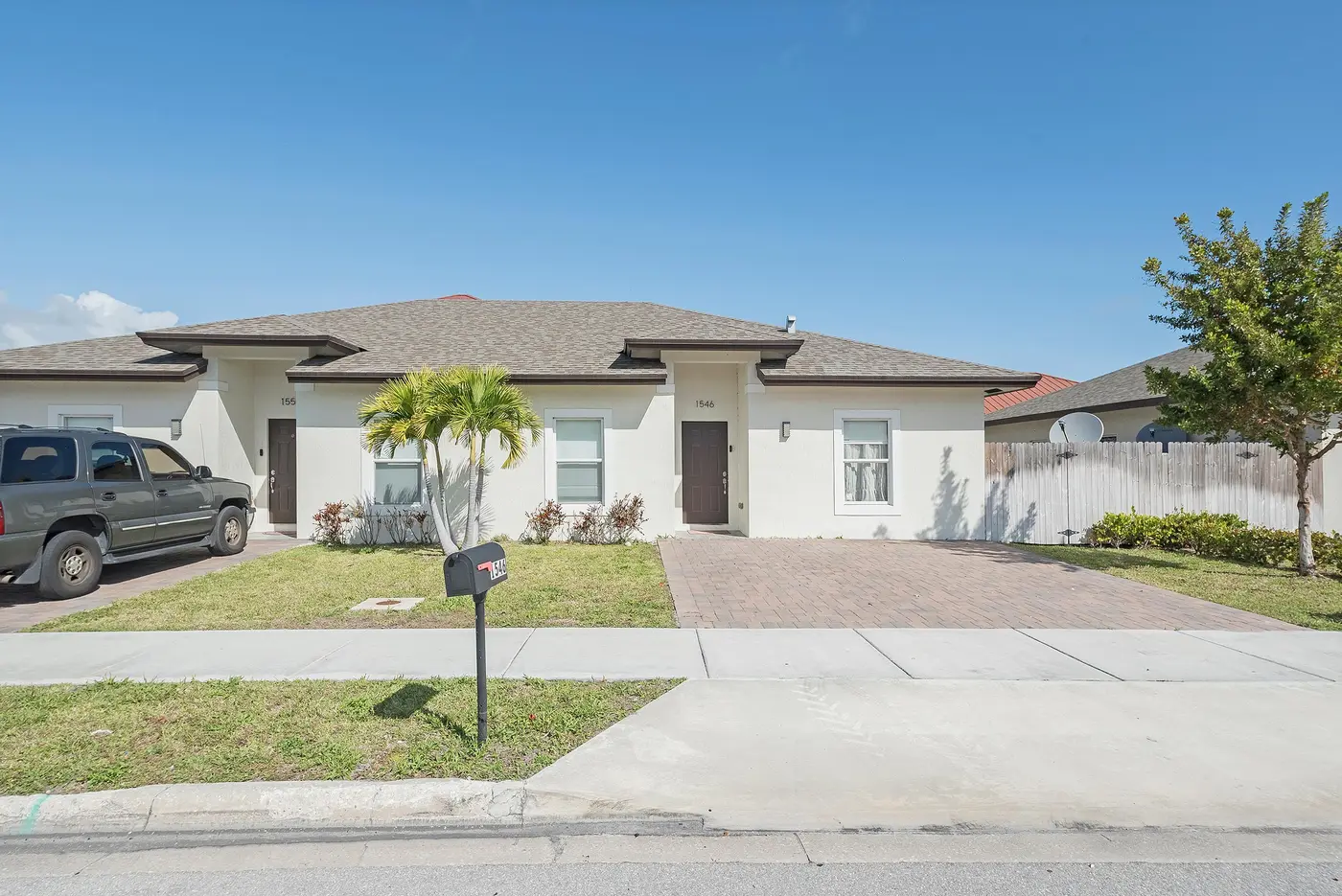 1538-1542 & 1546-1550 W 26th Ct