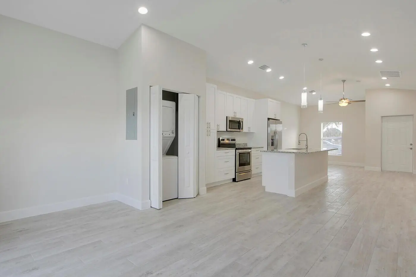 1538-1542 & 1546-1550 W 26th Ct — photograph 4