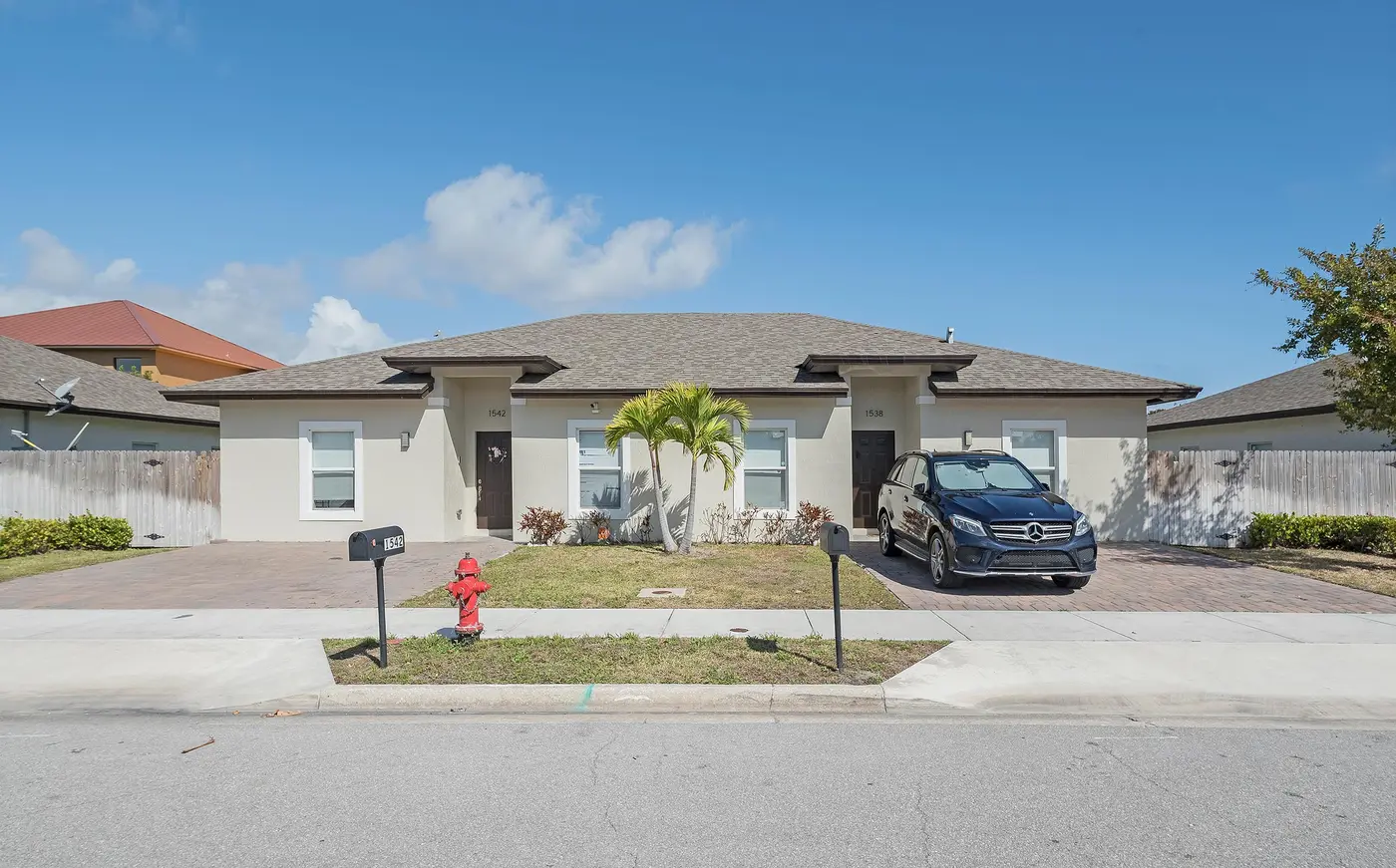 1538-1542 & 1546-1550 W 26th Ct — photograph 8