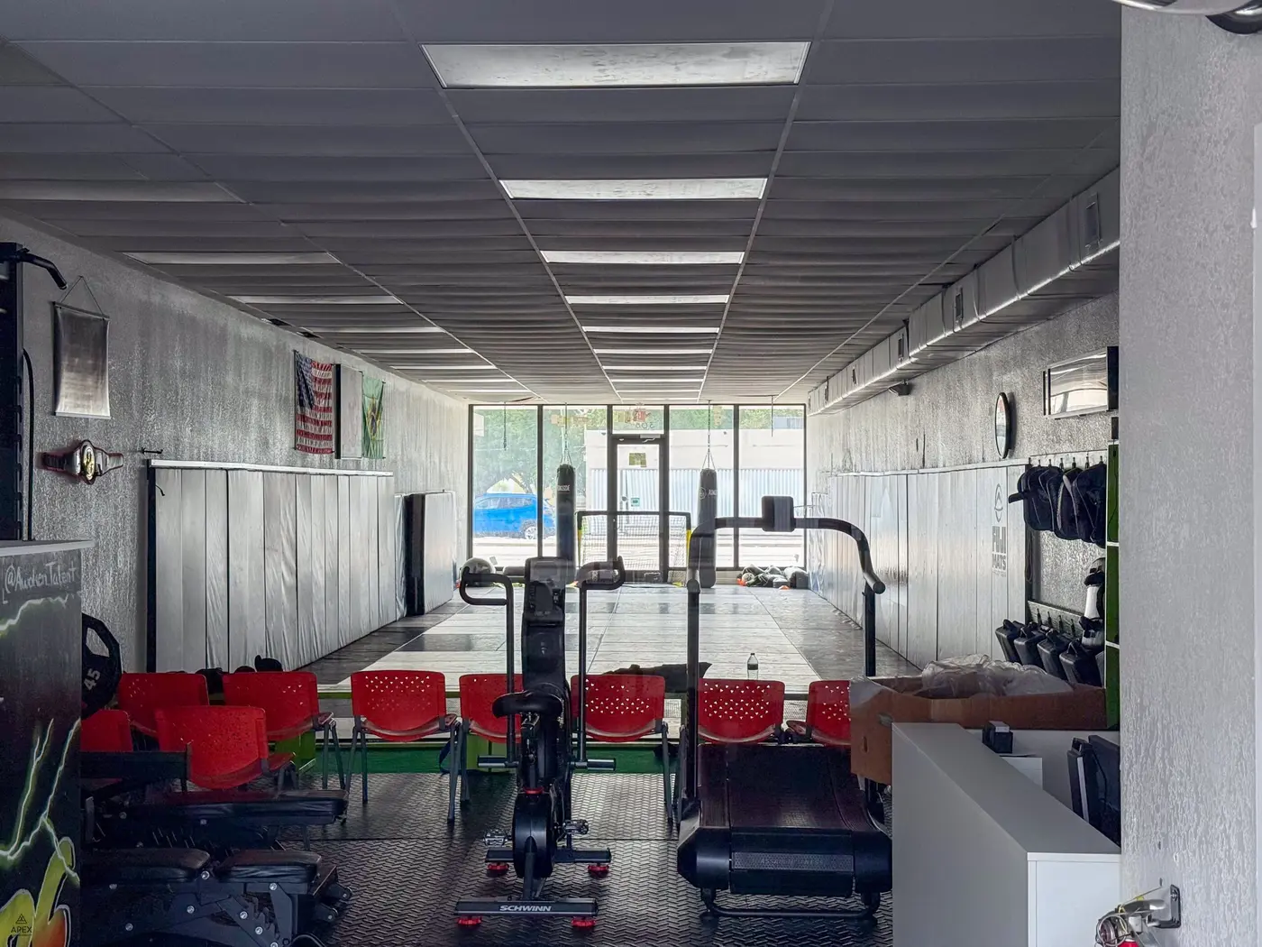 300 W Hallandale Beach Blvd — photograph 4