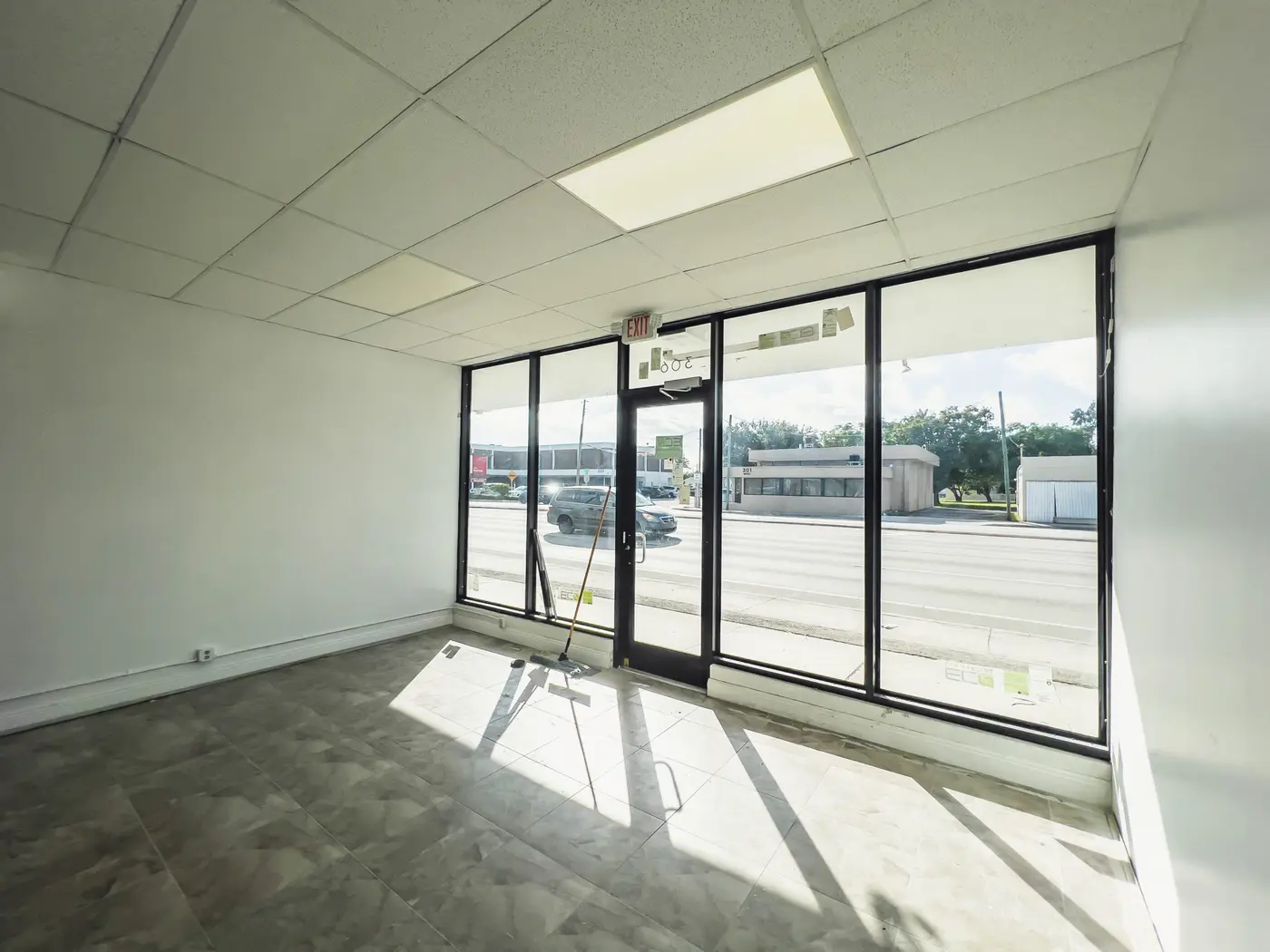 300 W Hallandale Beach Blvd — photograph 8