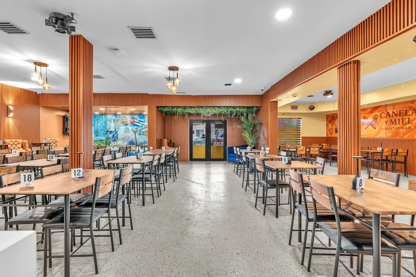 365 N Royal Poinciana Blvd — photograph 4