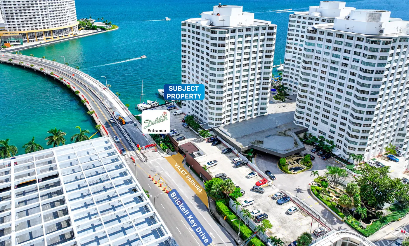 801 Brickell Bay Drive, Unit 4C042 — photograph 3