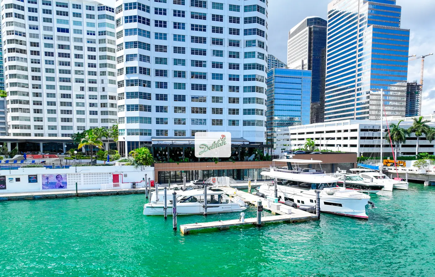 801 Brickell Bay Drive, Unit 4C042 — photograph 5
